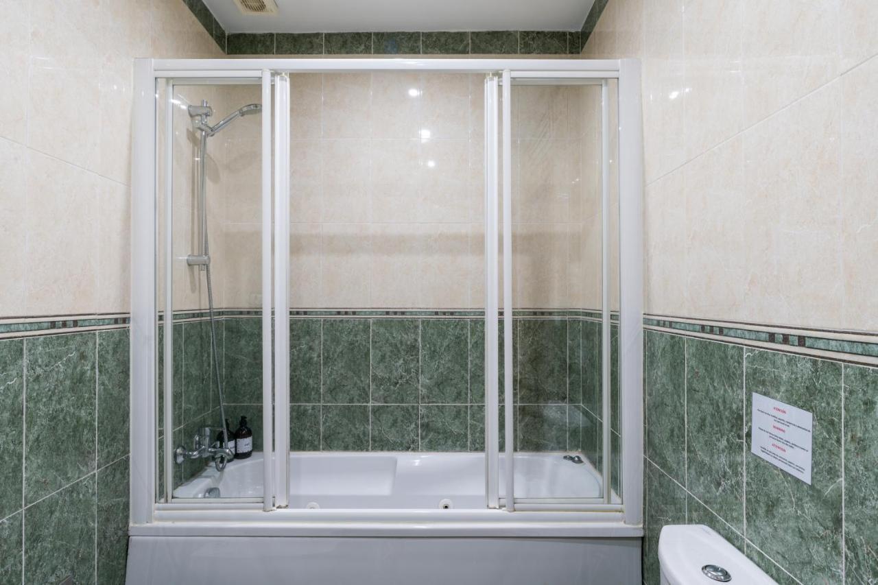Holi-Rent Salado Appartement Sevilla Buitenkant foto