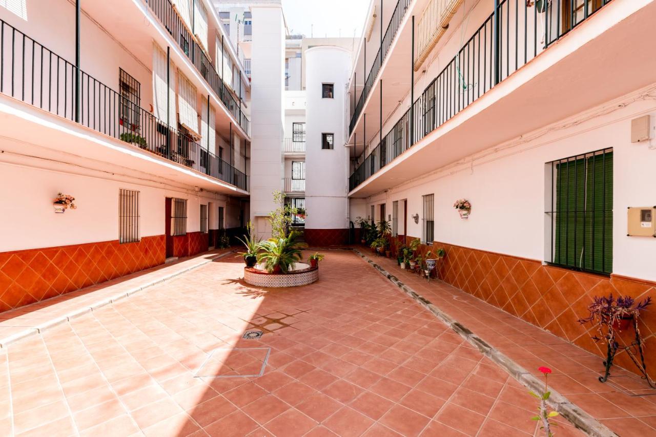 Holi-Rent Salado Appartement Sevilla Buitenkant foto