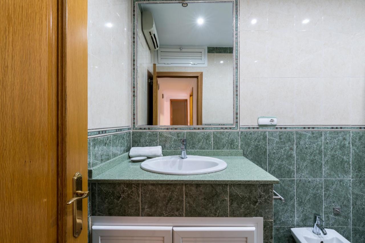 Holi-Rent Salado Appartement Sevilla Buitenkant foto