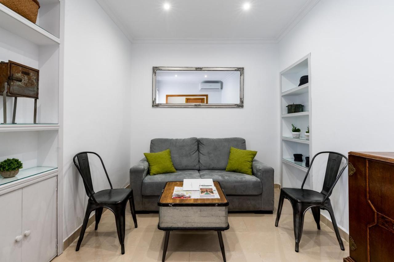 Holi-Rent Salado Appartement Sevilla Buitenkant foto
