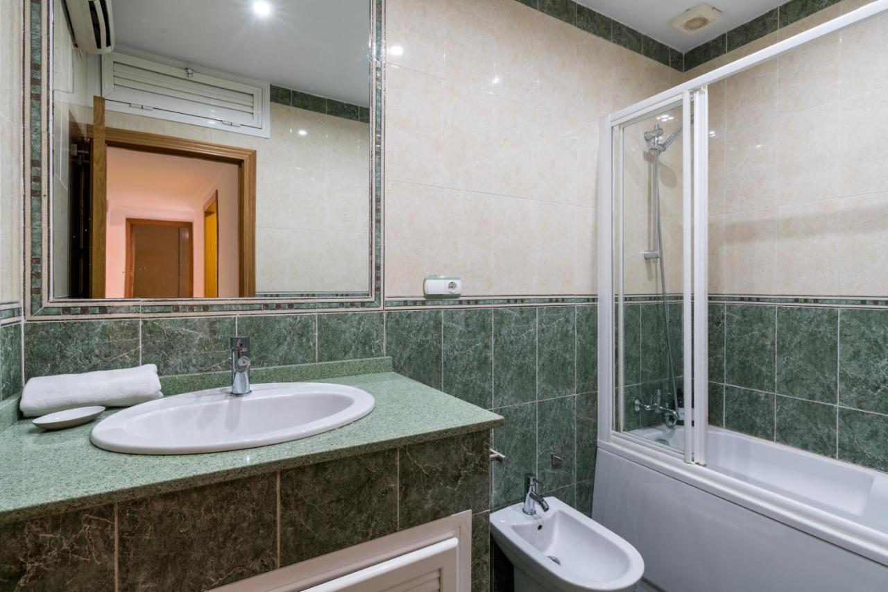 Holi-Rent Salado Appartement Sevilla Buitenkant foto